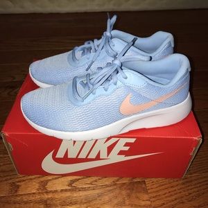 NEW Nike Tanjun Sneakers